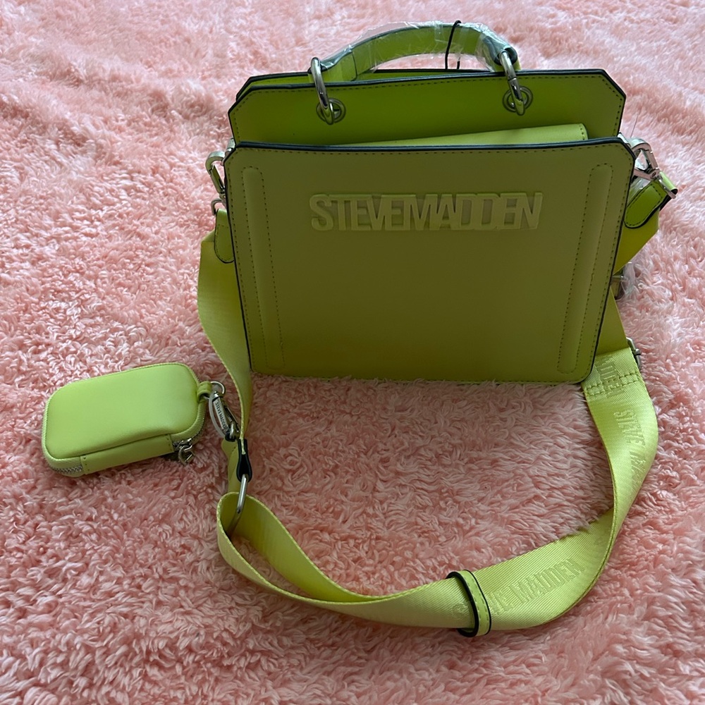 Steve Madden Bevelyn lemon (NWT)